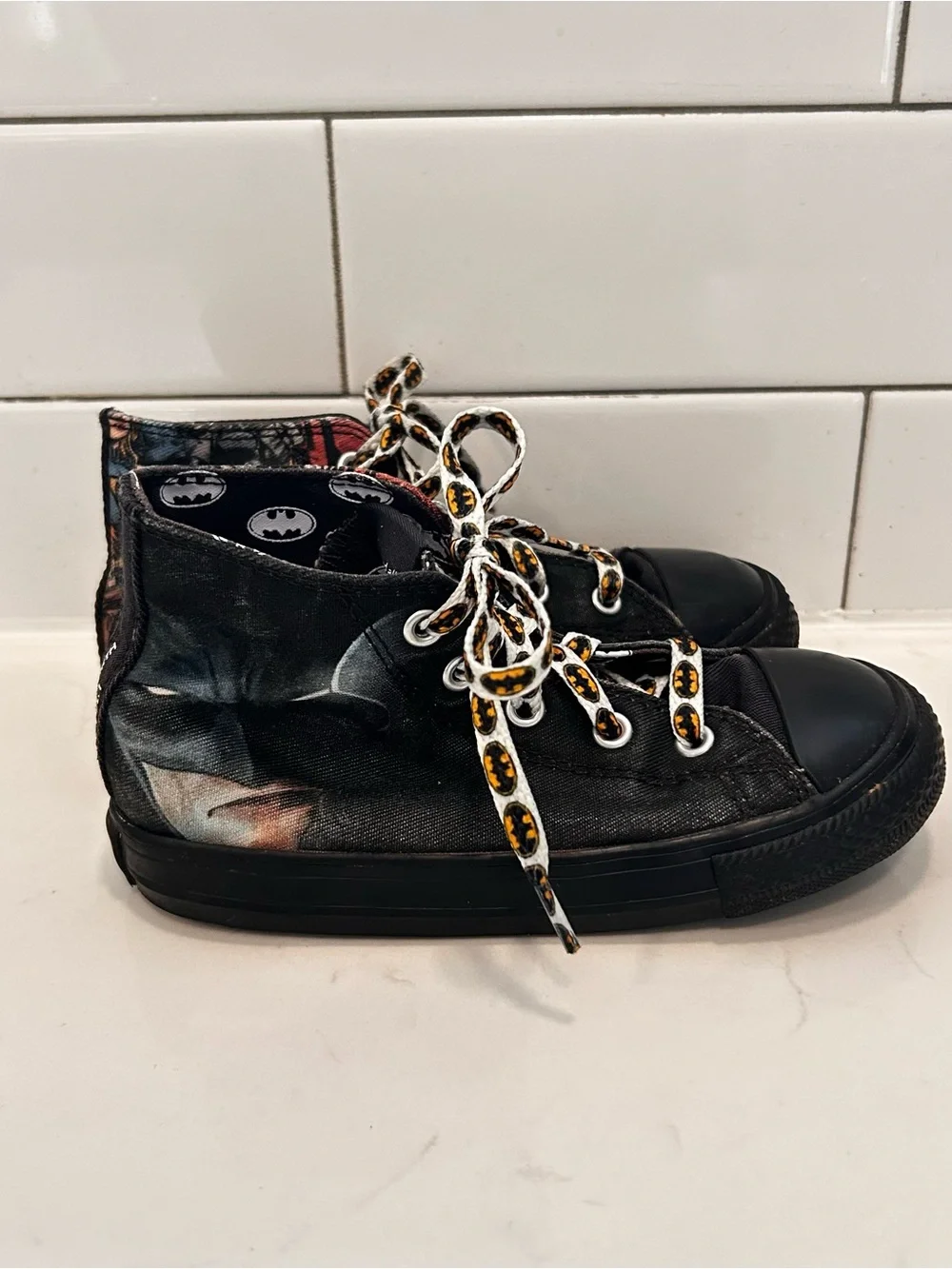Converse Chuck Taylor All Star Batman DC Comics Black High Top Kids Size 10